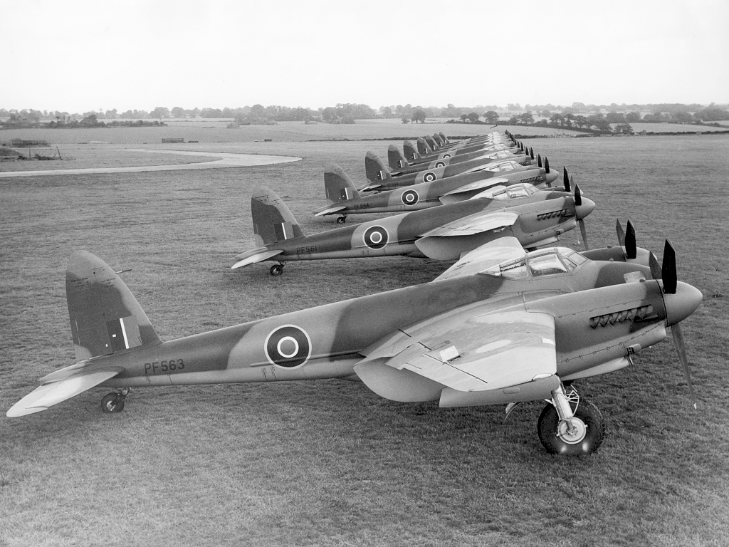 De_Havilland_Mosquito_IV_ExCC.jpg